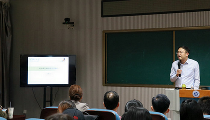 演讲人与PPT.jpg